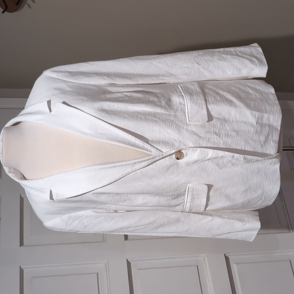 Loft Plus White Jacket 16